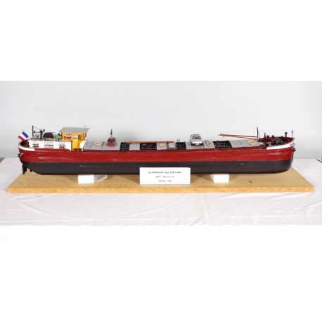 Model barge: Freycinet-type self-propelled barge